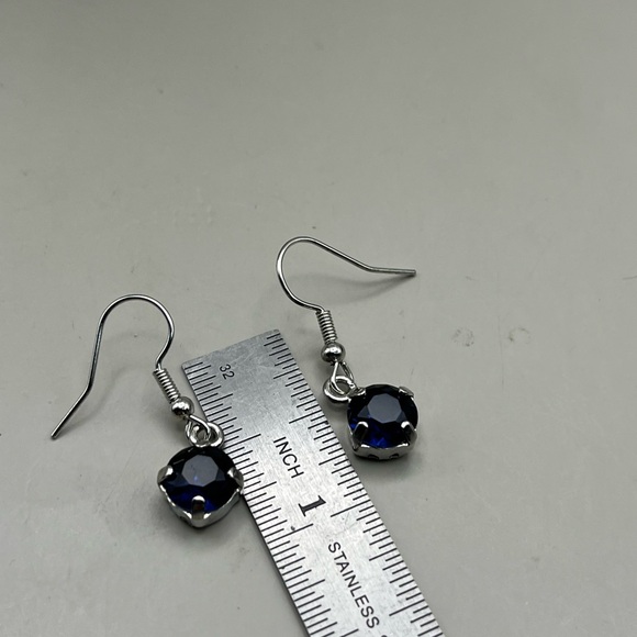 Elegant Silver and Blue Jewelry Set - Picture 3 of 4